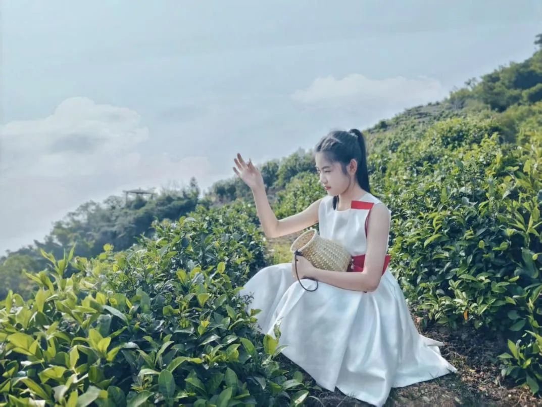 咱们这两位才华横溢的原创小歌手